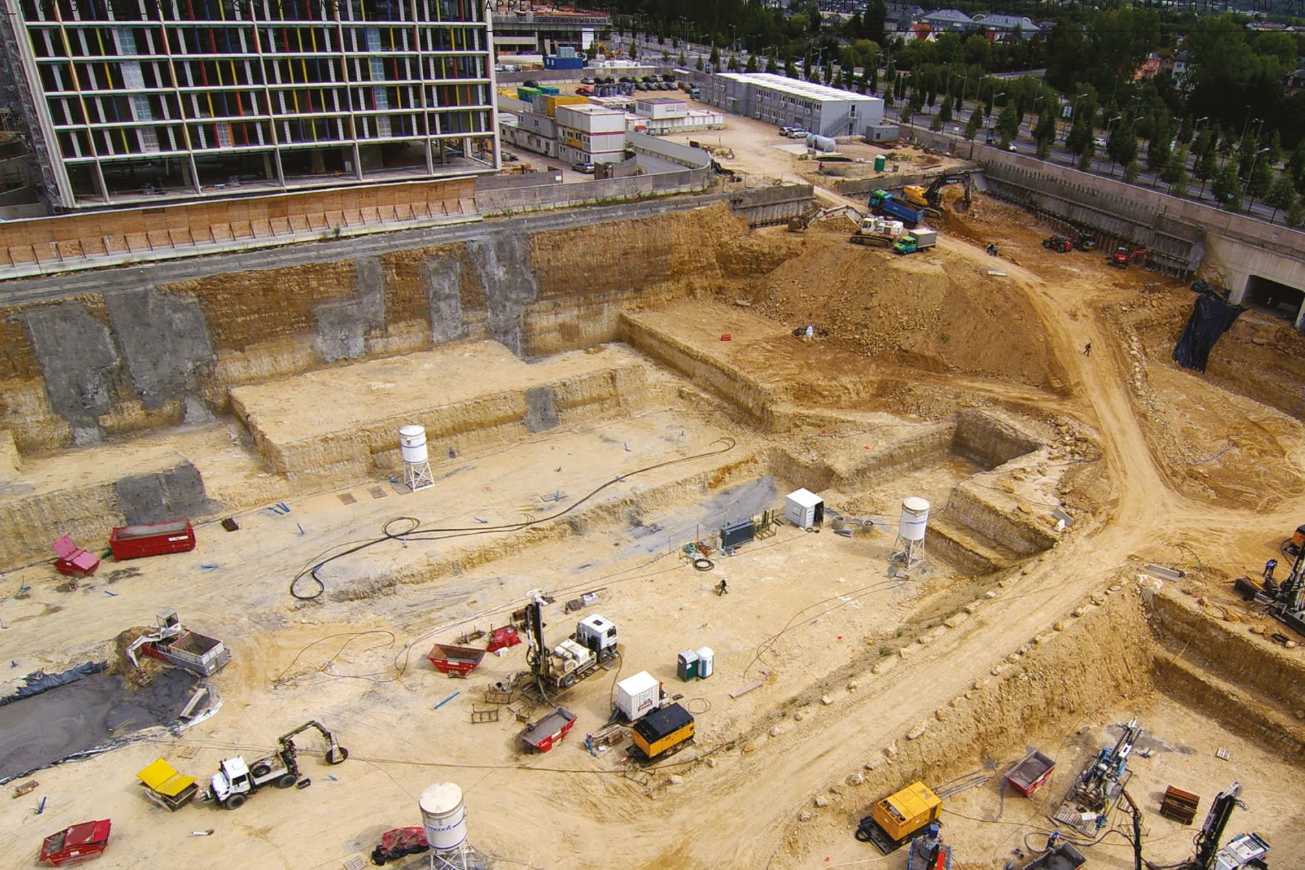 Photo lors du démarrage de chantier et de la construction du parlement européen au Luxembourg